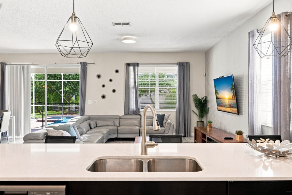 1521_Maidstone_Court_013