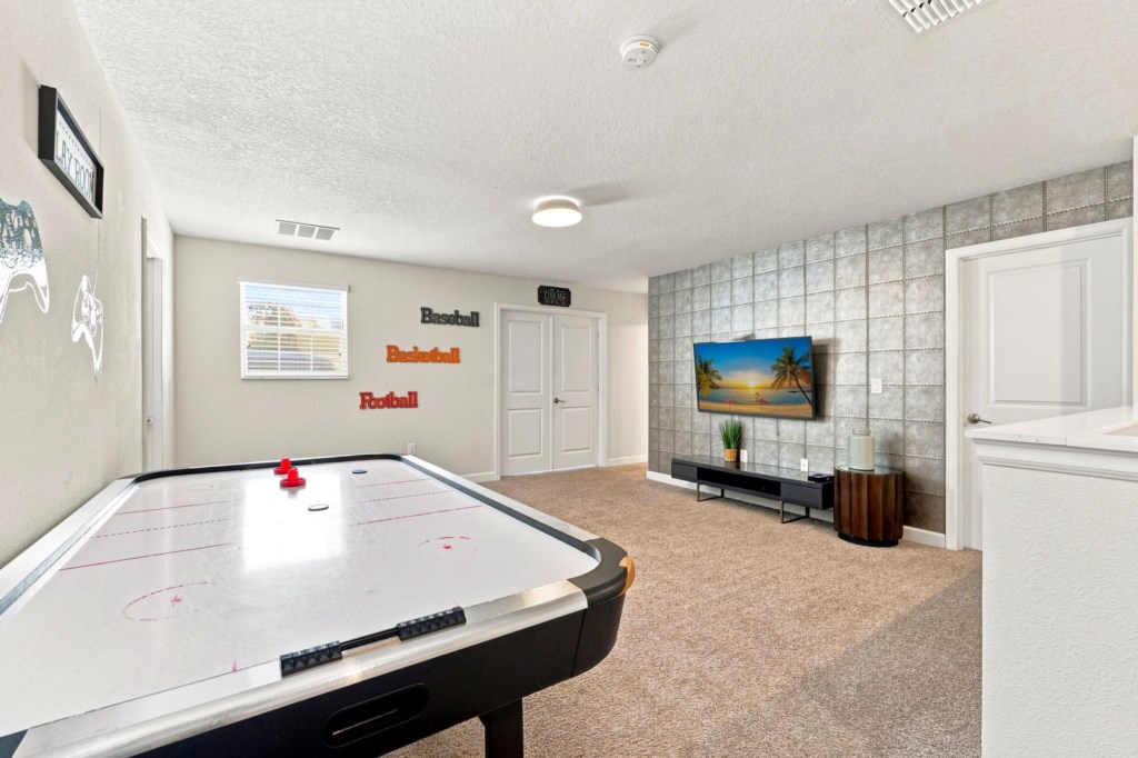 1521_Maidstone_Court_049