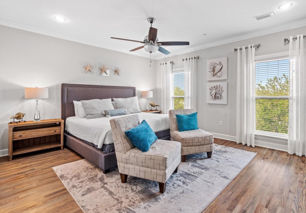 Spacious Primary King Bedroom On Level 3