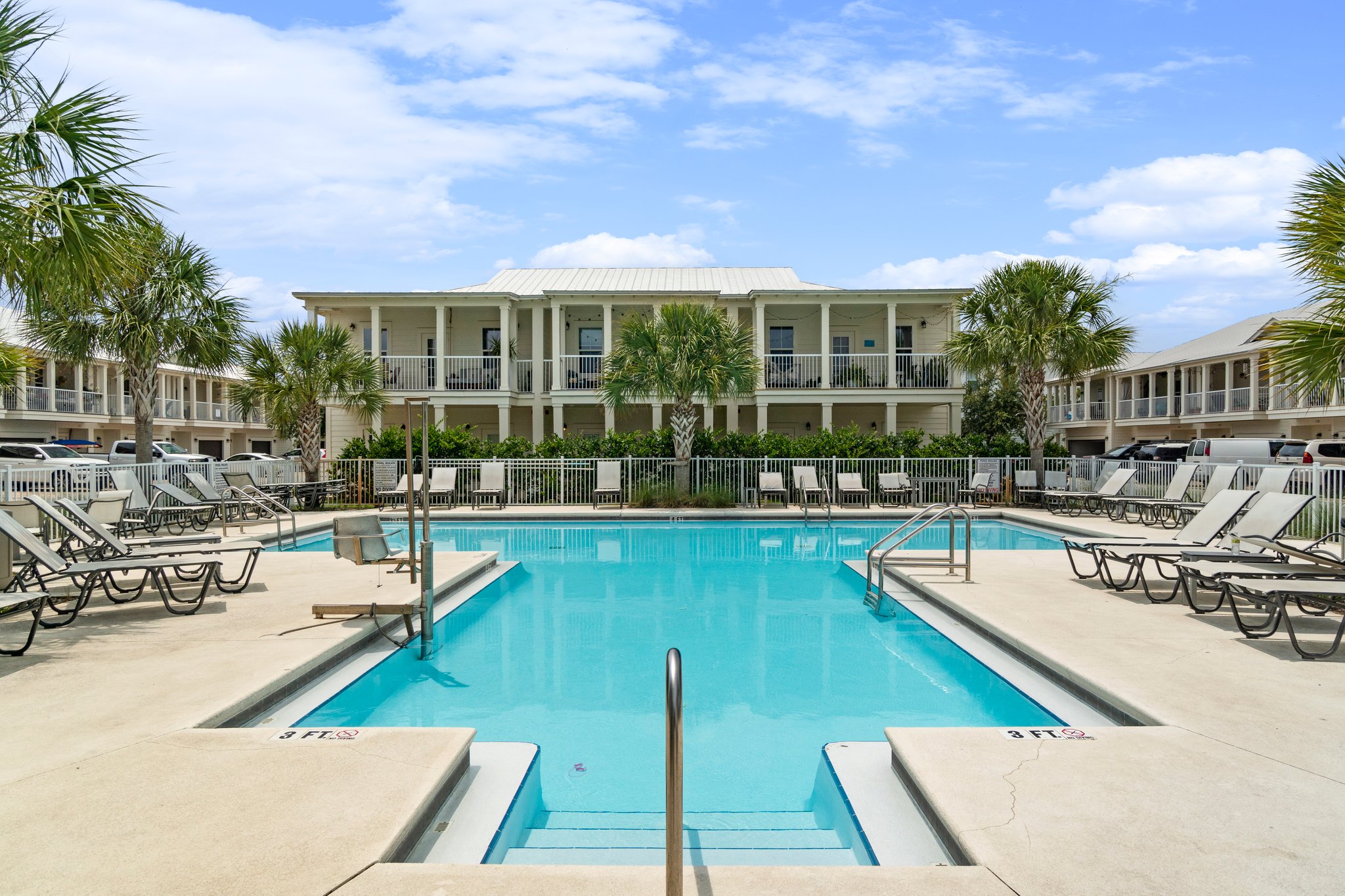 Tropical Retreat With Pool And Heated Community Oasis - Charming Escape - Destin, FL