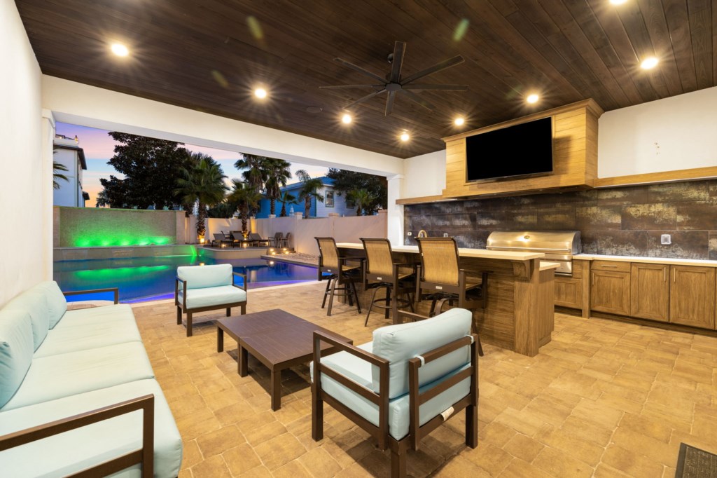 Spacious Outdoor Area with Island Bar and Grill