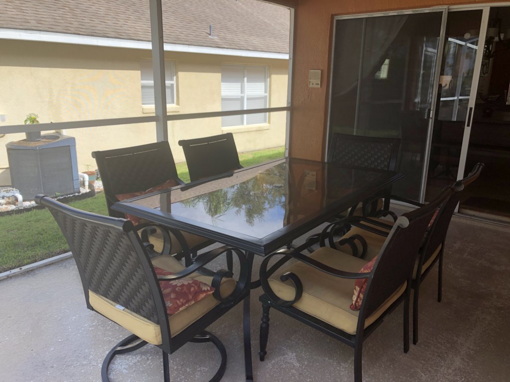 Covered Patio w/ Table & Chairs