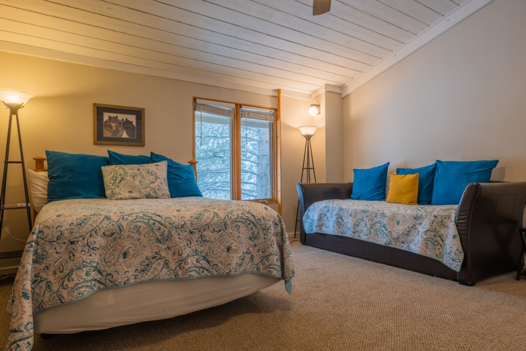 2nd floor hallway bedroom with a Queen bed and 2 twin beds. Daybed has a twin xl on top and a twin trundle.