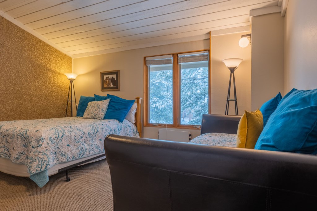 2nd floor hallway bedroom with a Queen bed and 2 twin beds. Daybed has a twin xl on top and a twin trundle.