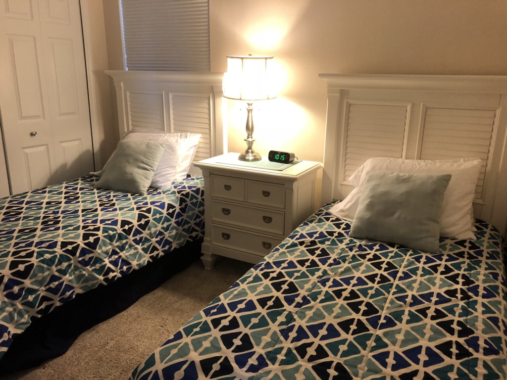 Bedroom 4 w/ Two Twin Beds