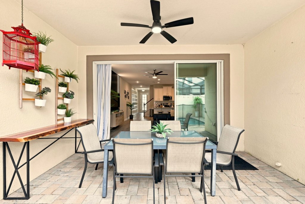 05_Covered-Lanai-Outdoor-Dining