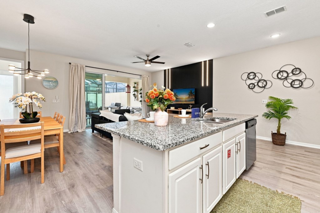 18_Kitchen-Open-to-Dining