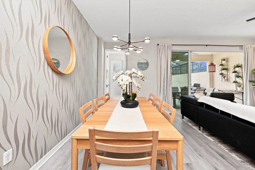 23_Dining-Room-Patio-Access