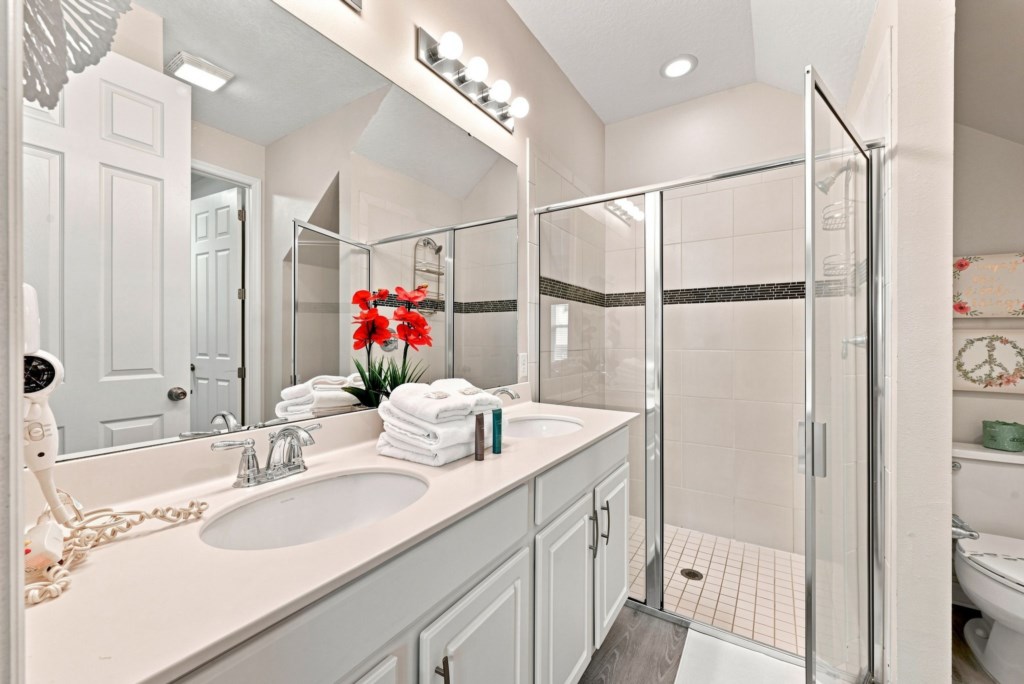 30_Master-Ensuite-Bathroom