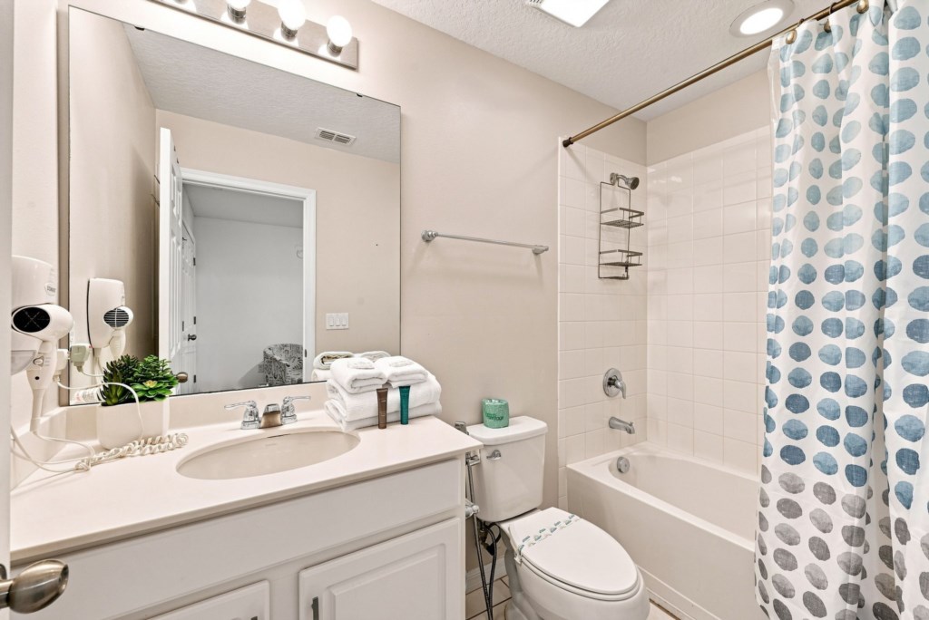 36_Shared-Bathroom-Tub-Shower