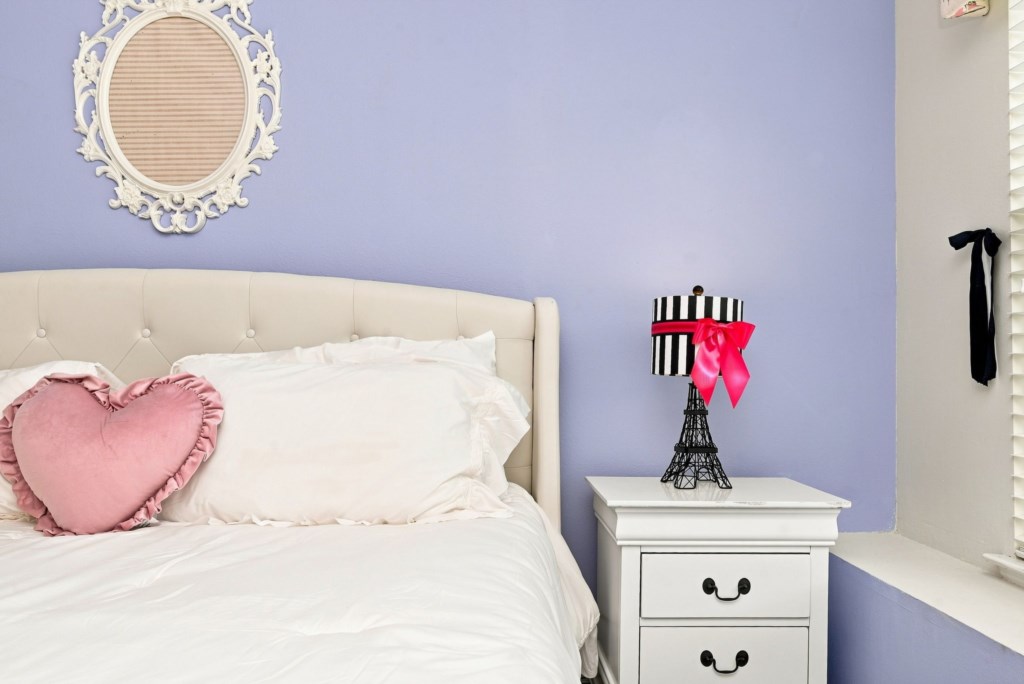 48_Purple-Bedroom-Detail
