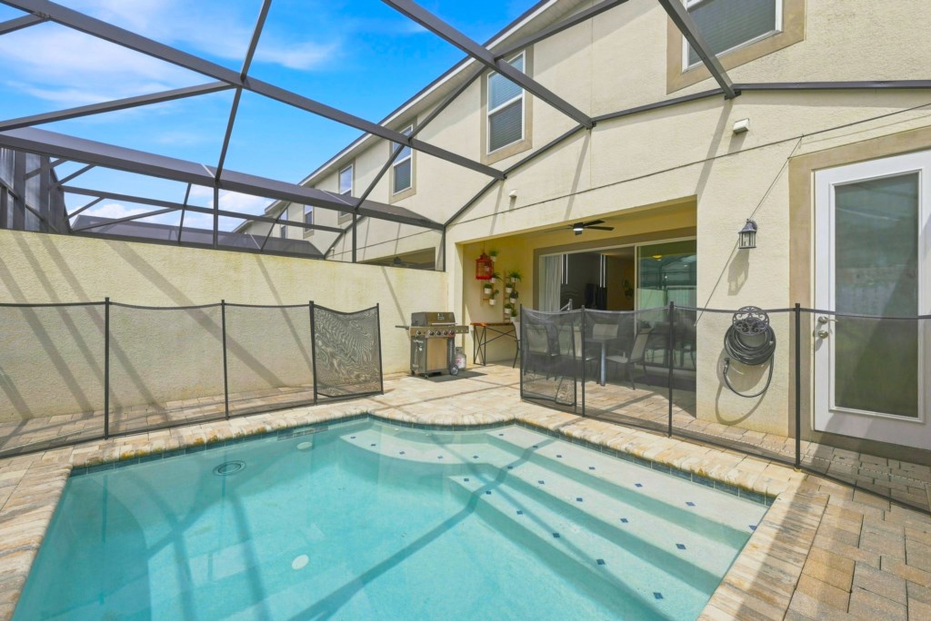 53_Pool-and-Lanai