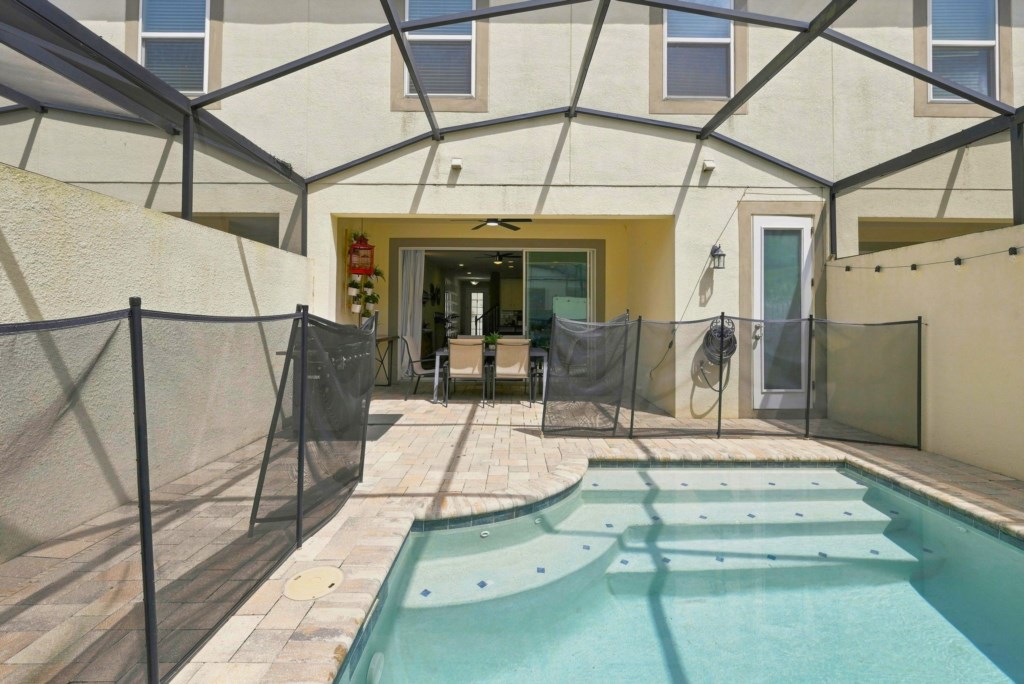 54_Pool-with-House-View