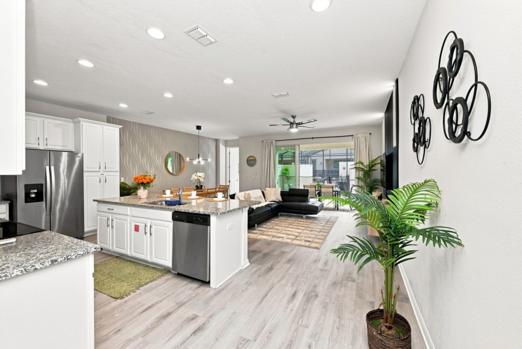 64_Entry-to-Living-Area