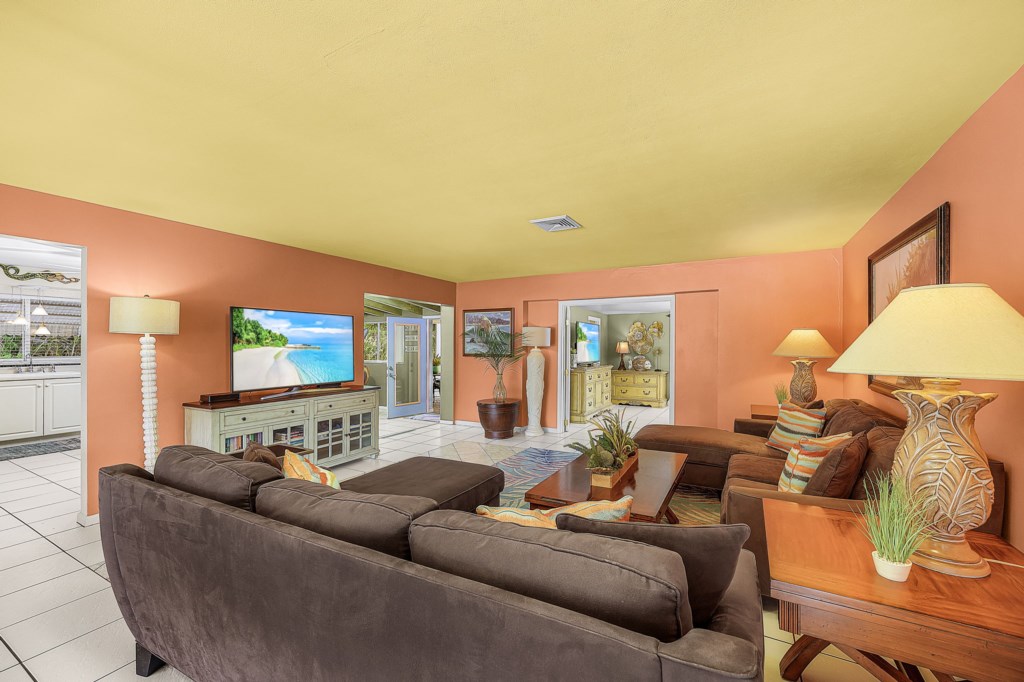 Large living space with smart TV and Xfinity cable