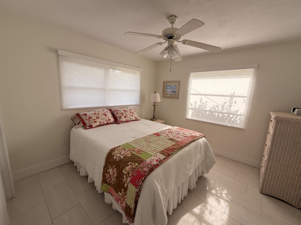 Sea Spray queen bed (1)