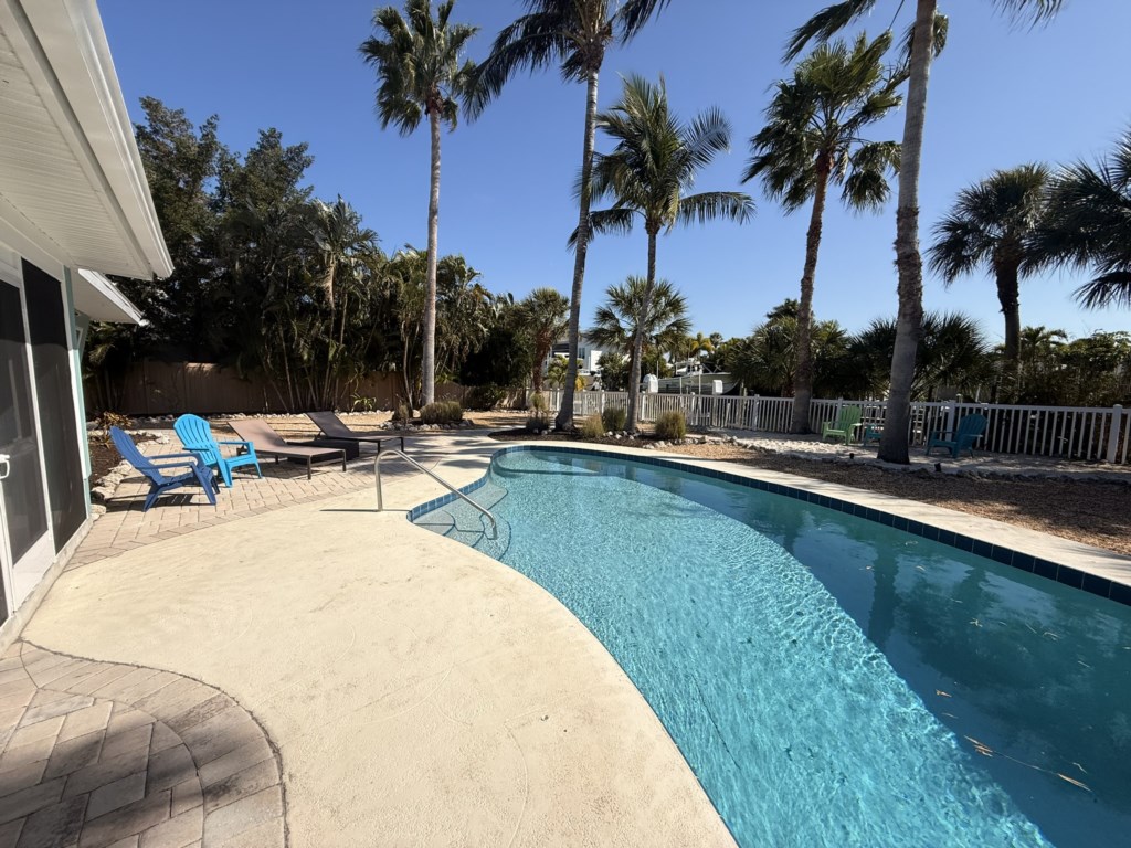 Heated pool with access to the canal