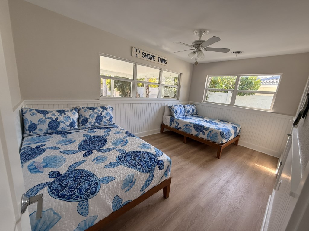 Guest room with 2 queen beds