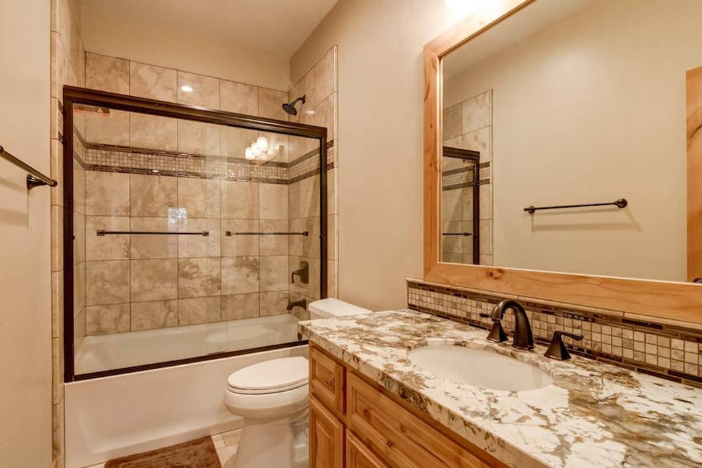 Well equipped Guest Bathroom