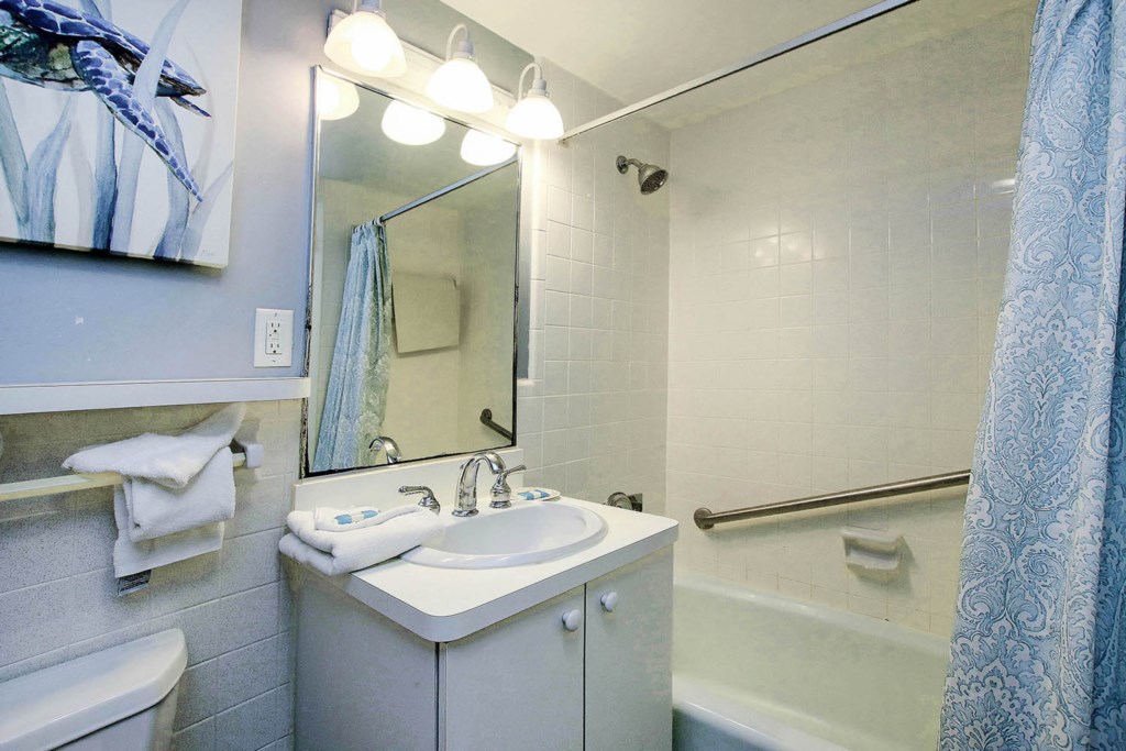 C51 Bathroom (3).jpg