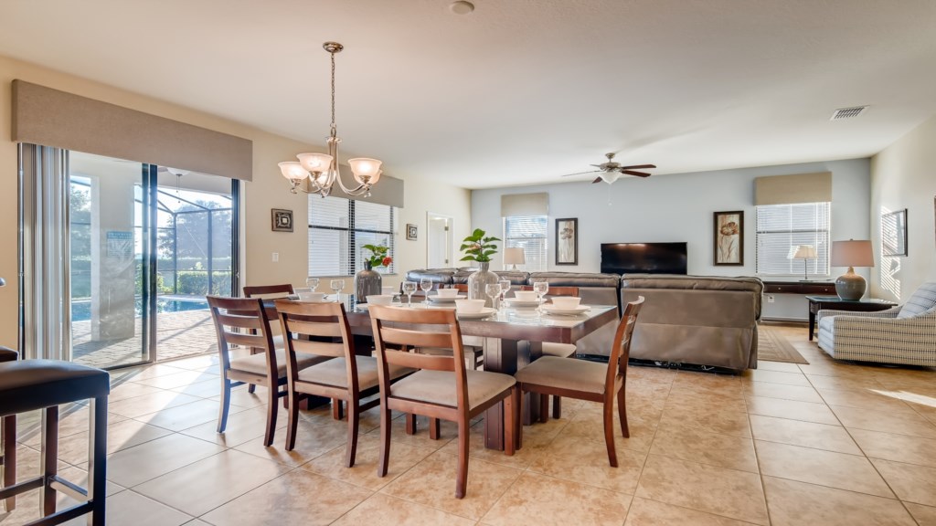 Open floor plan kitchen, dining and living room