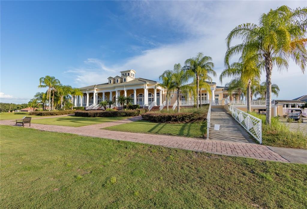 Gorgeous golf clubhouse