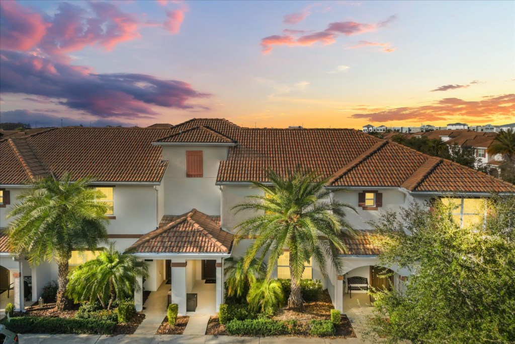 4 bedroom vacation townhouse at Storey Lake - Image 1