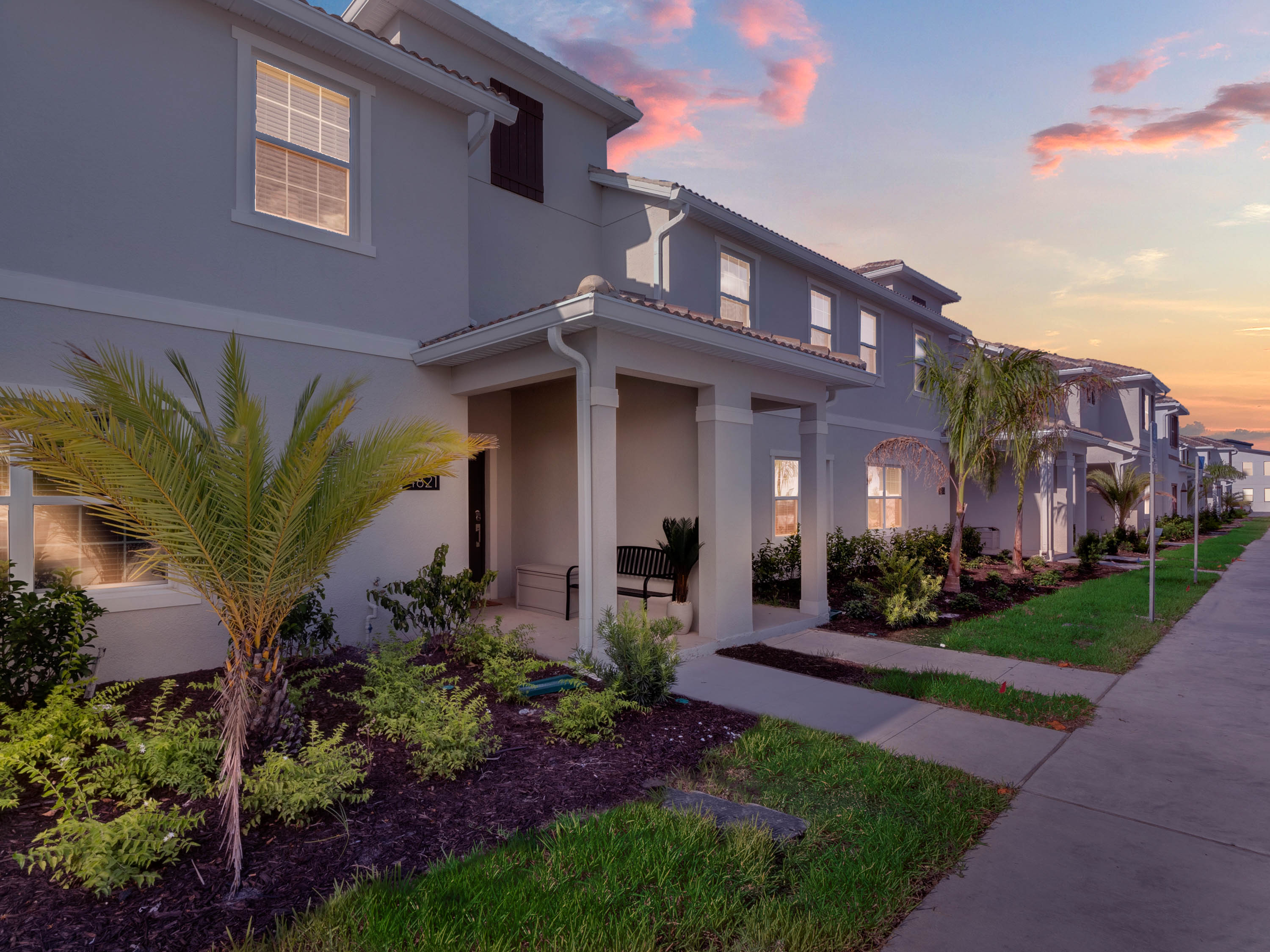 4 bedroom vacation townhouse at Storey Lake - Image 1