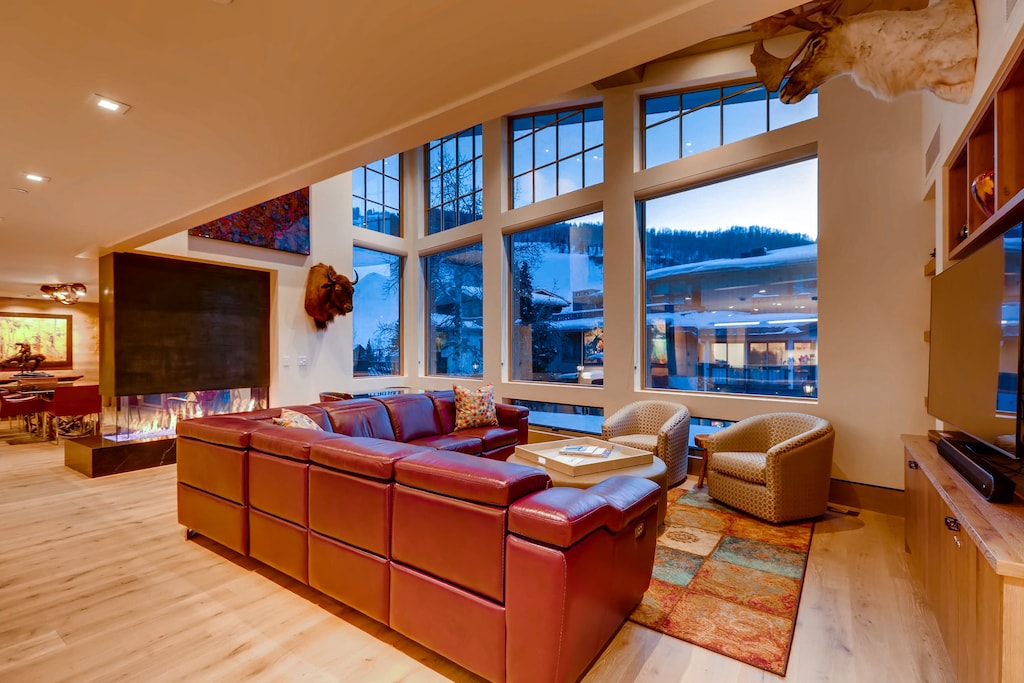 Living room with phenomenal views of the mountains and city areas.
