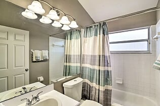 bathroom tub shower.jpg