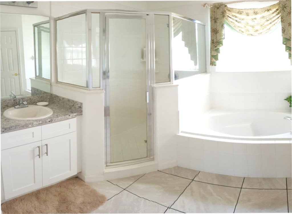 4746 Master En Suite Bathroom.jpg