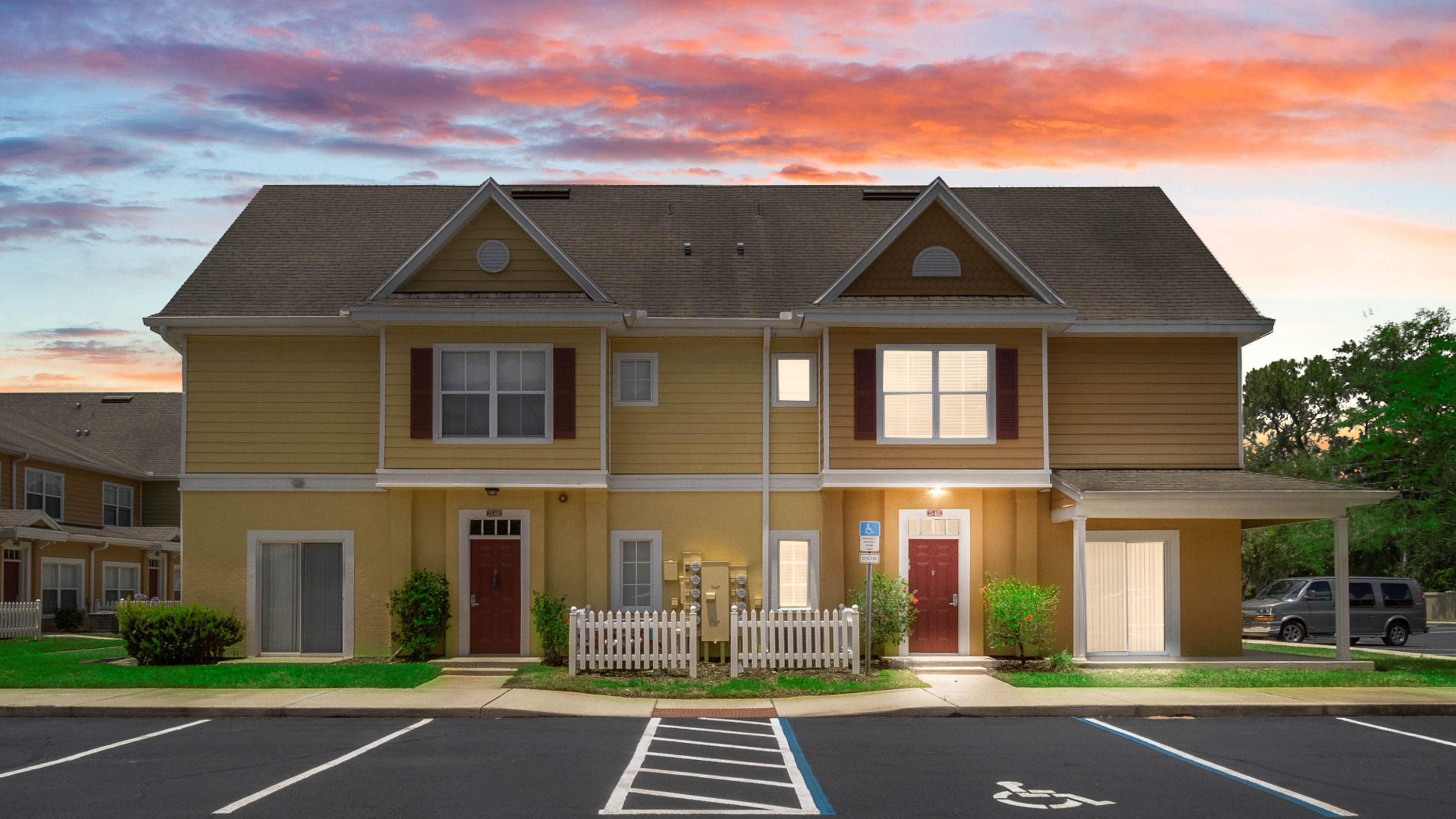 4 bedroom vacation townhouse at The Villas at Seven Dwarfs Lane  - Image 1