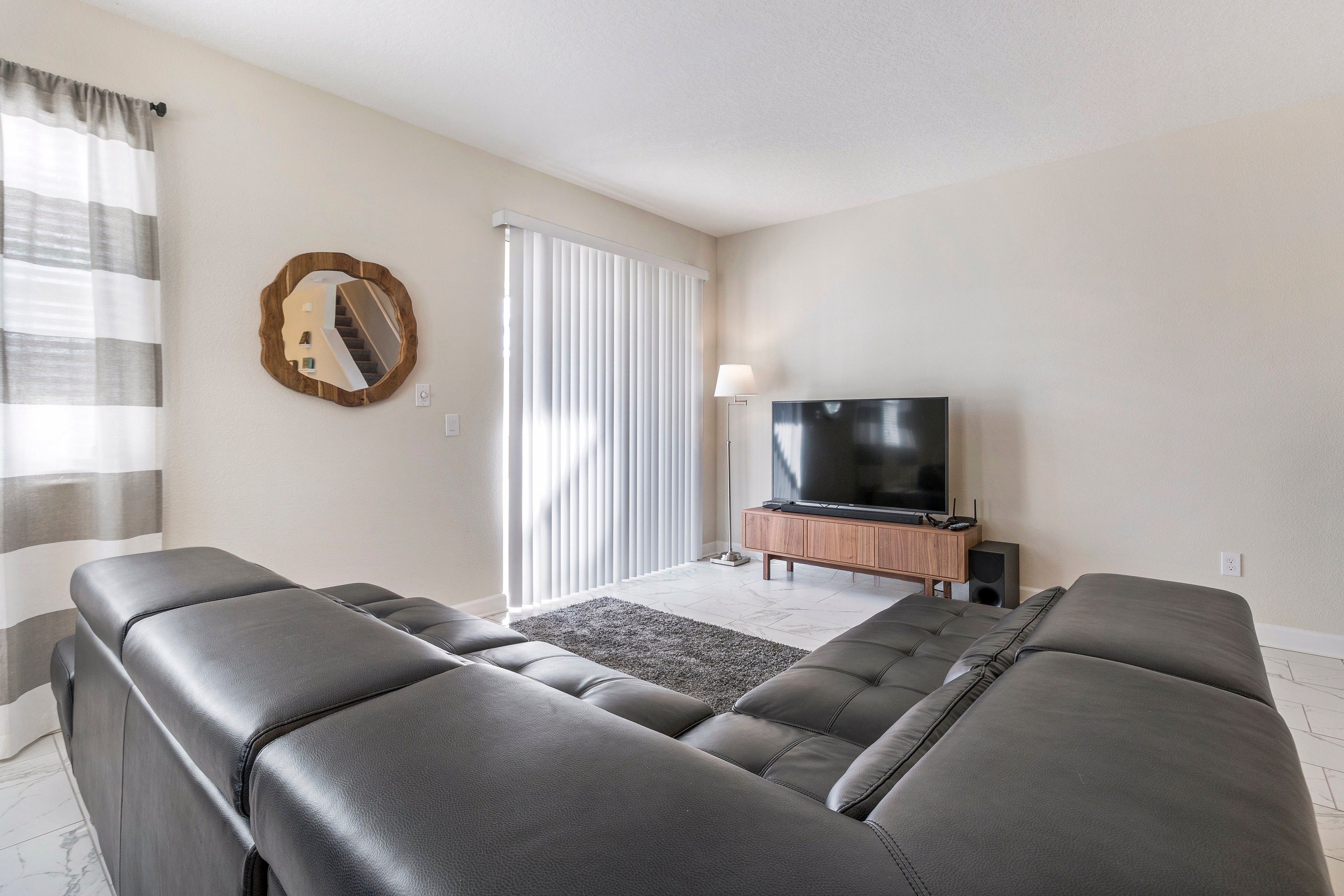 5 bedroom vacation townhouse at Storey Lake - Image 2