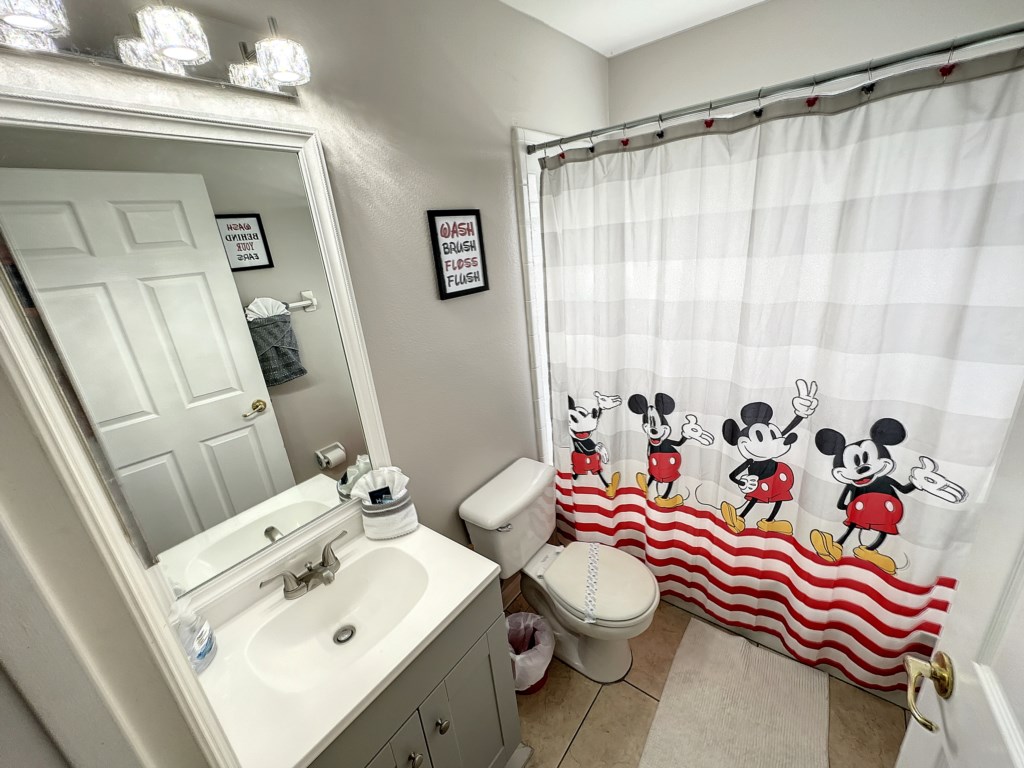 Family Bath for queen and Twin room 