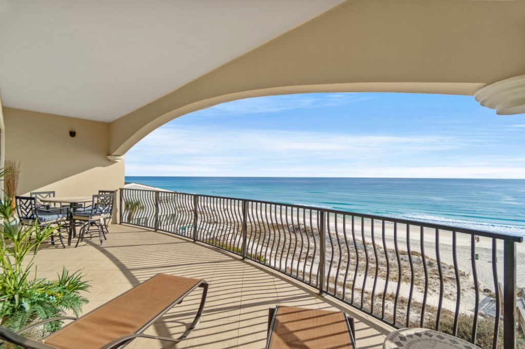 Large balcony with beach views 