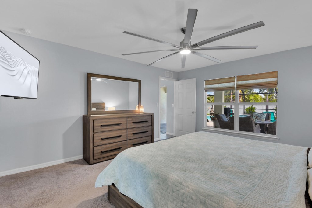 1503 SW 19th Place Cape Coral-large-017-003-Master Bedroom-1499x1000-72dpi.jpg