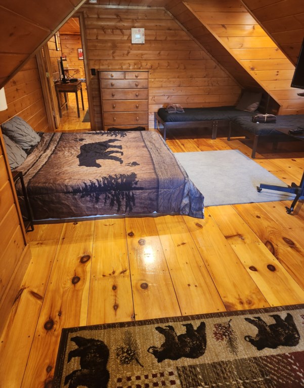 King bed, 3 Twin beds & 1 with Twin trundle in one upstairs bedroom