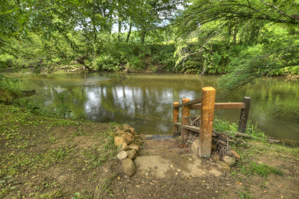 Perfect creek access for fishing  
