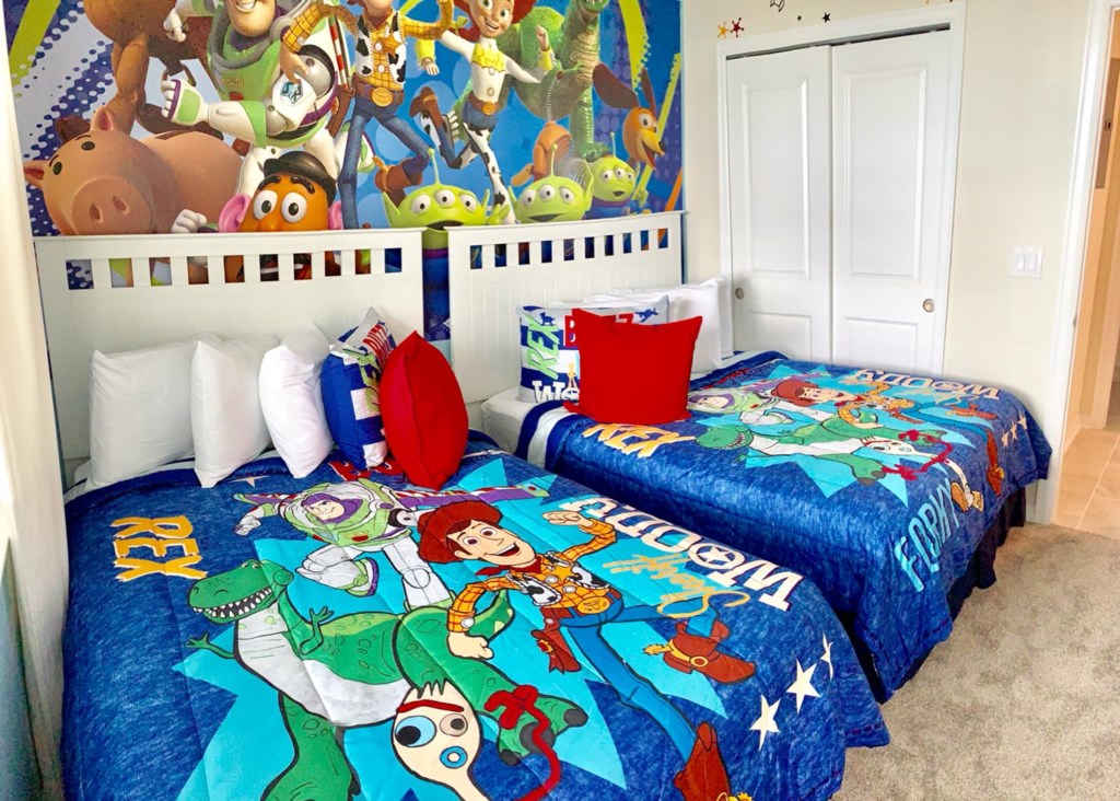 Fun Toy-Story themed kids bedroom. 2 double beds sleeps 4 people.