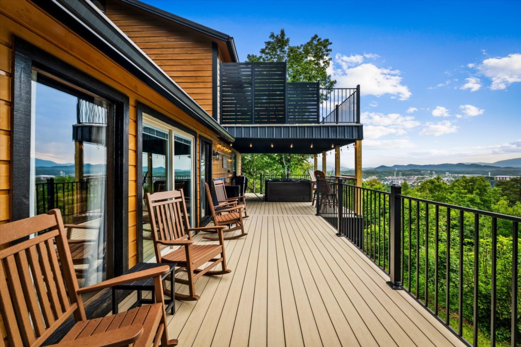 Big Deck to Soak up the Views