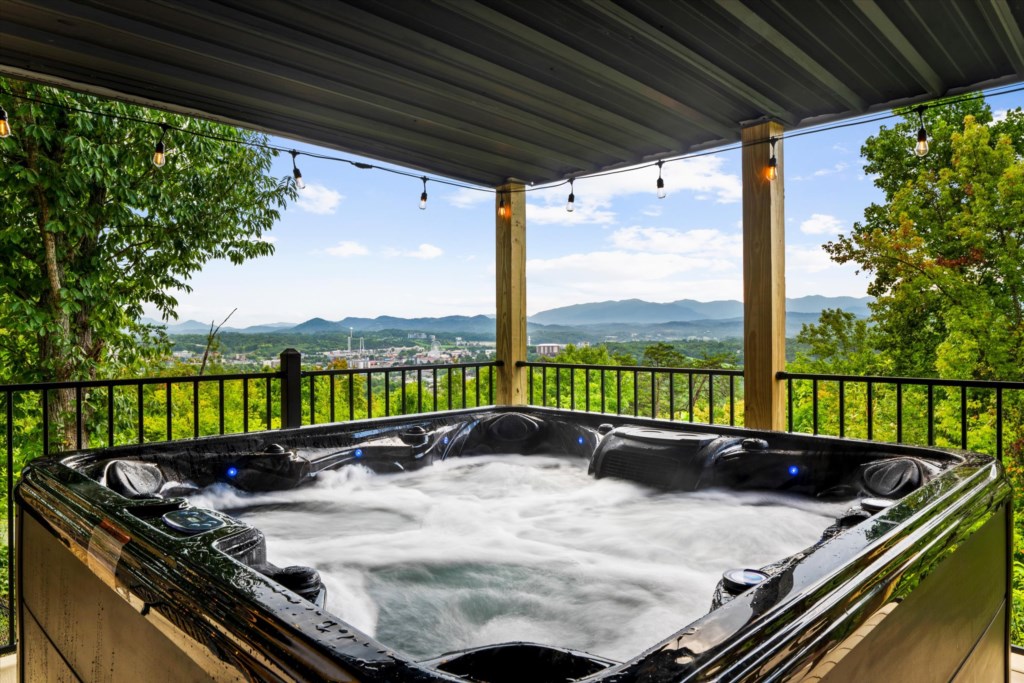 Lux Hot Tub for 7. Strong Jets, Built in Bluetooth Speakers