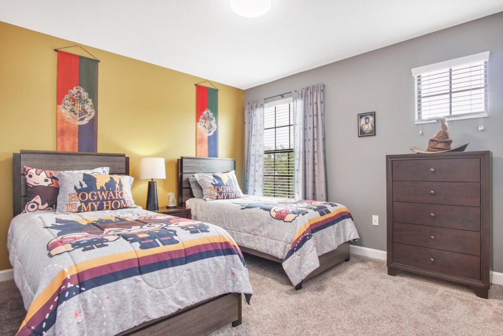 Upstairs | Bedroom 5 - Twin Bed (Harry Potter themed)