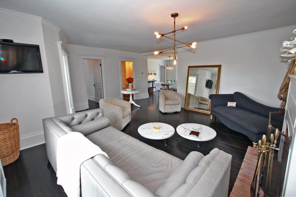 Living Room - The White House Vacation Rental - Niagara-on-the-Lake