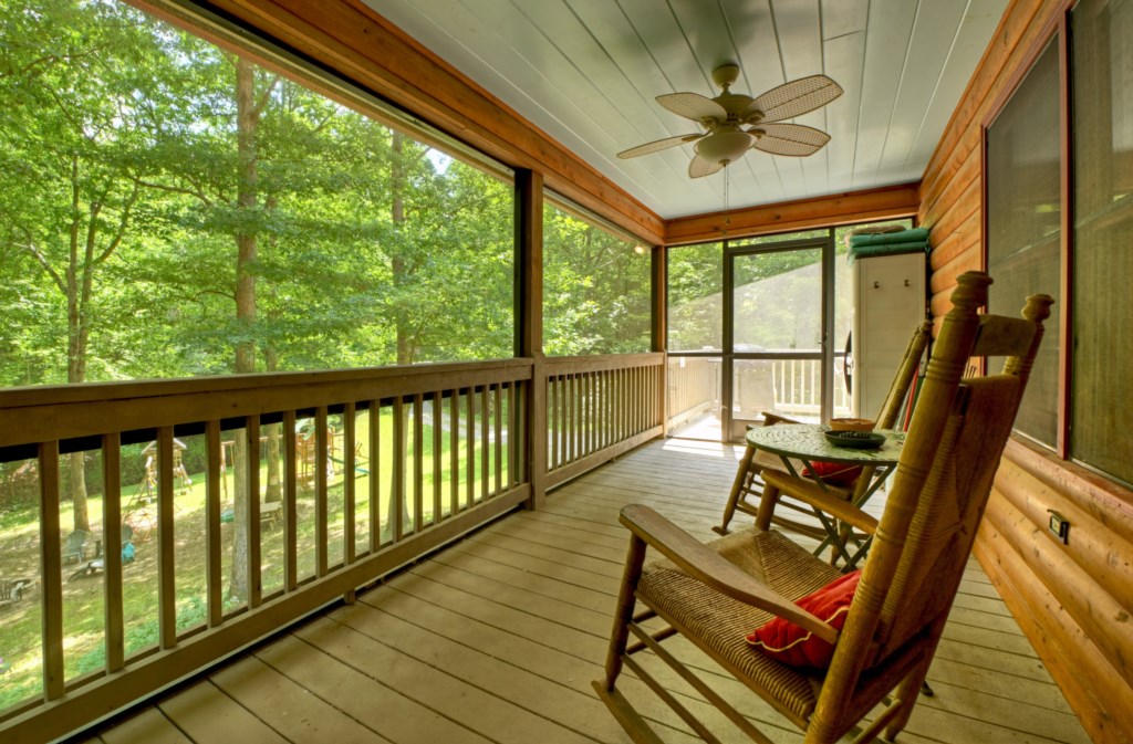 Main Level Screened in Porch
