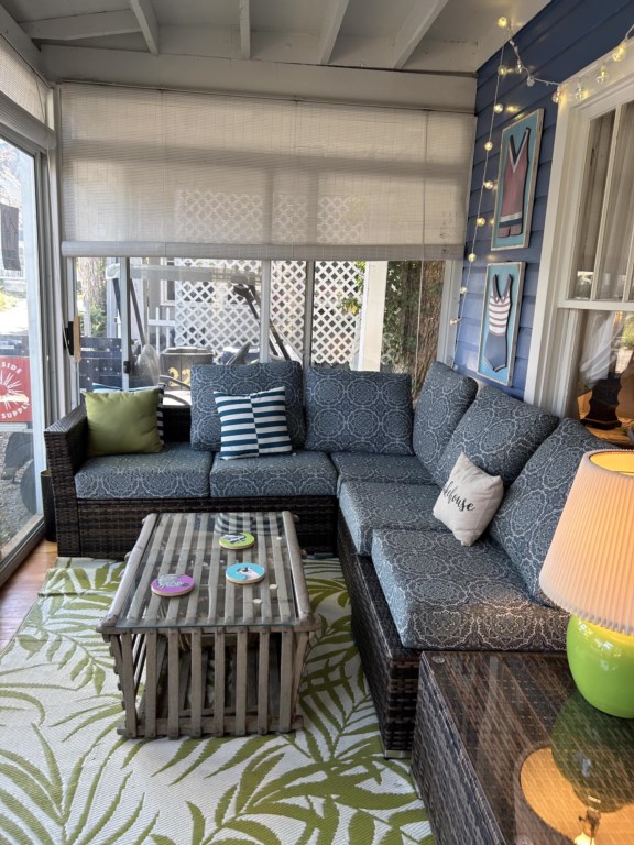A-Screenedporchpic1