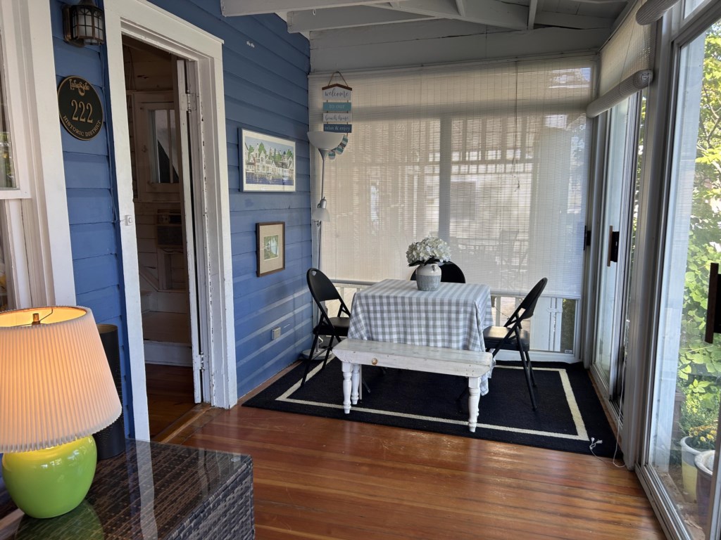 B-Screenedporch2pic2