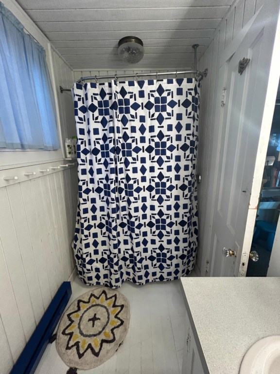 I2-Bathroomfirstfloorpic2