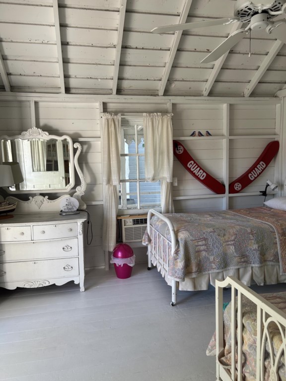 N-Upstairsbedroom2pic3