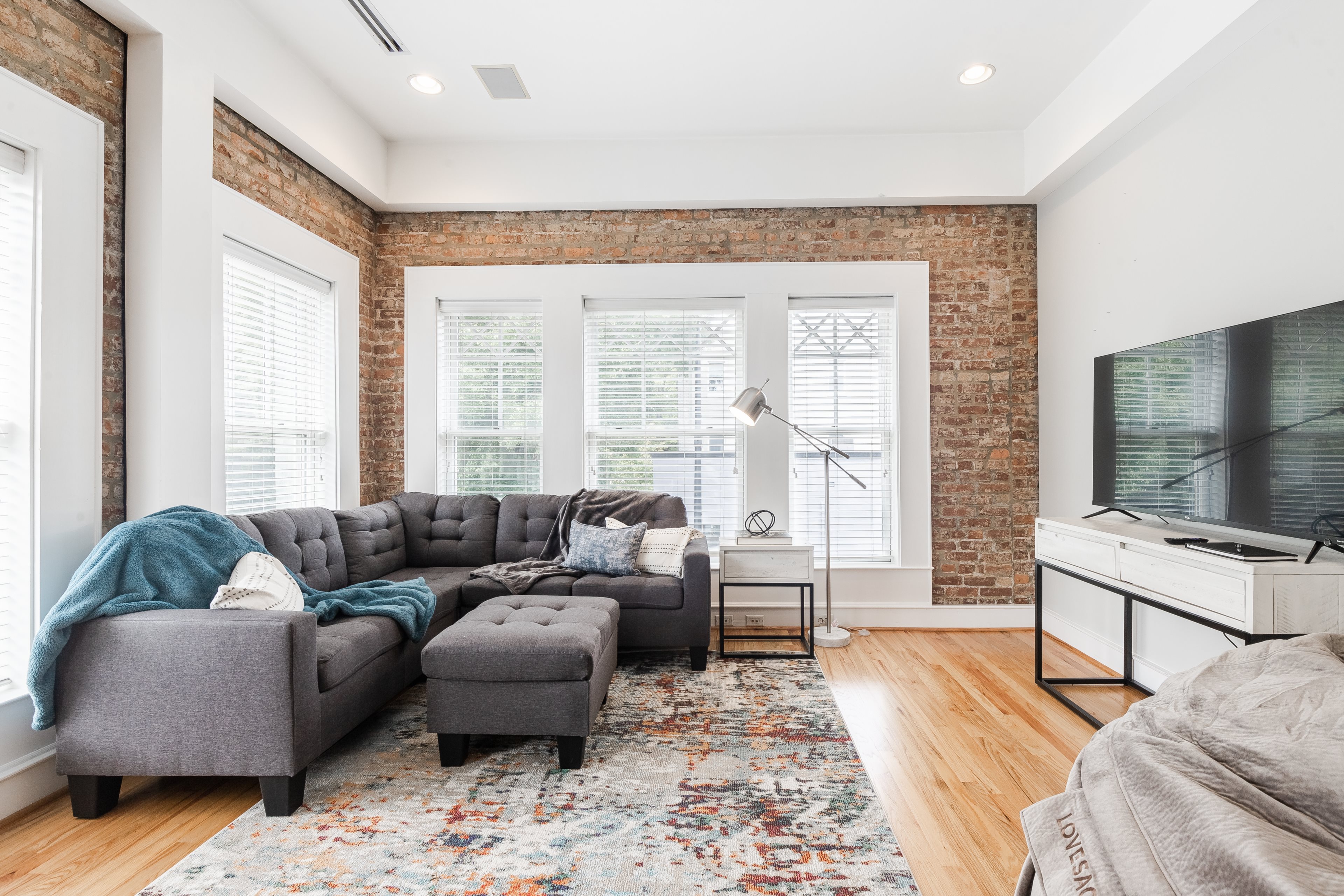 Red Door Apartment 2.0 BNB Breeze