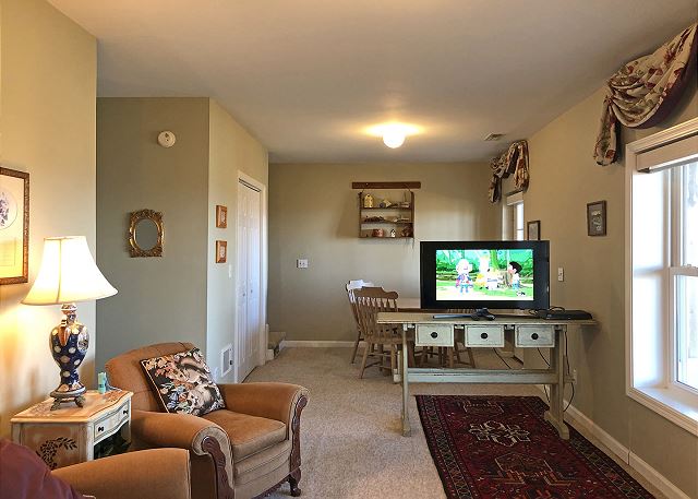 Lower Level Family Room with seating and flat screen TV
Lower Level Family Room with seating and flat screen TV
